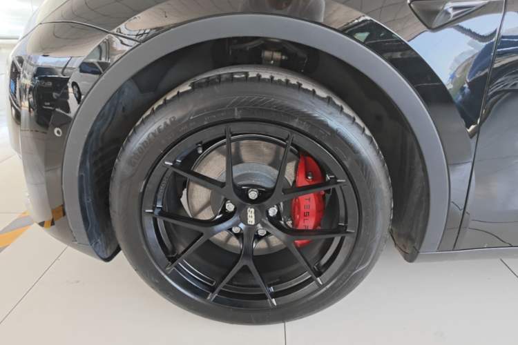 Used Tesla Model Y 2023 Rear-Wheel-Drive Version Left Front Wheel Hub