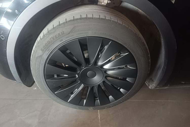 Used Tesla Model Y 2023 Rear-Wheel-Drive Version Left Front Wheel Hub
