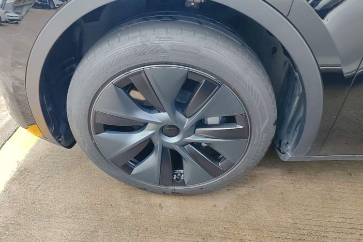 Used Tesla Model Y 2023 Rear-Wheel-Drive Version Left Front Wheel Hub