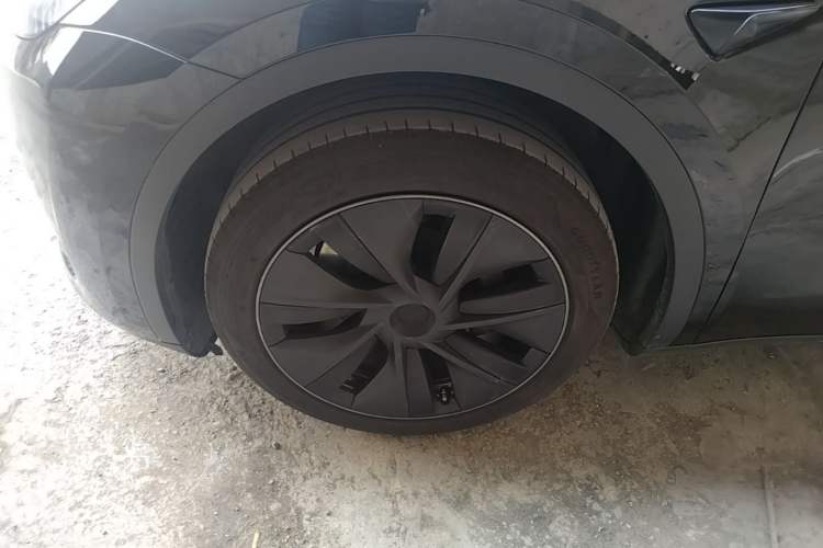 Used Tesla Model Y 2023 Rear-Wheel-Drive Version Left Front Wheel Hub