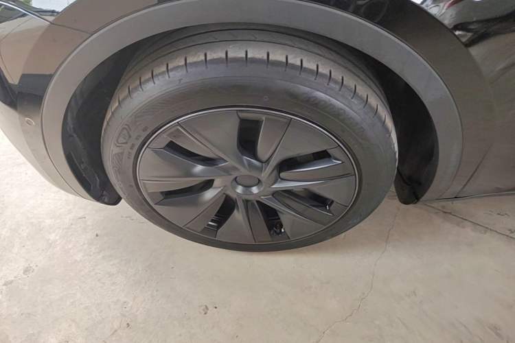 Used Tesla Model Y 2023 Rear-Wheel-Drive Version Left Front Wheel Hub
