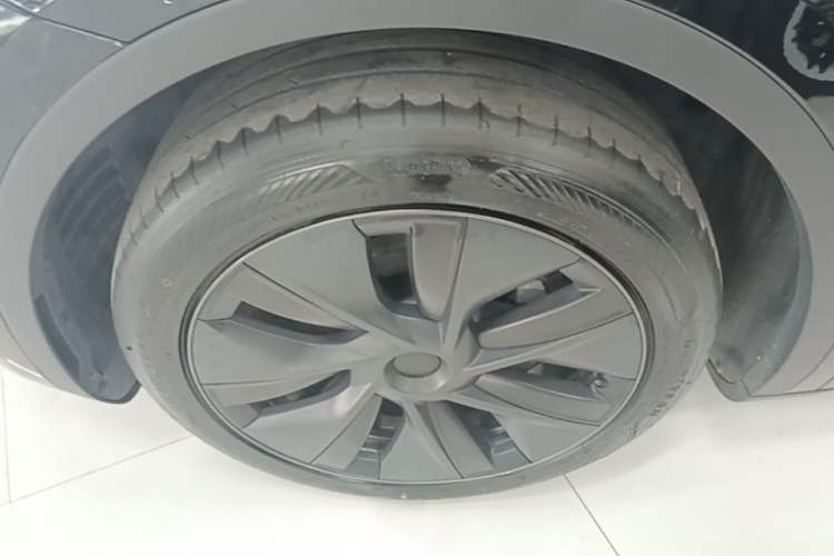 Used Tesla Model Y 2023 Rear-Wheel-Drive Version Left Front Wheel Hub