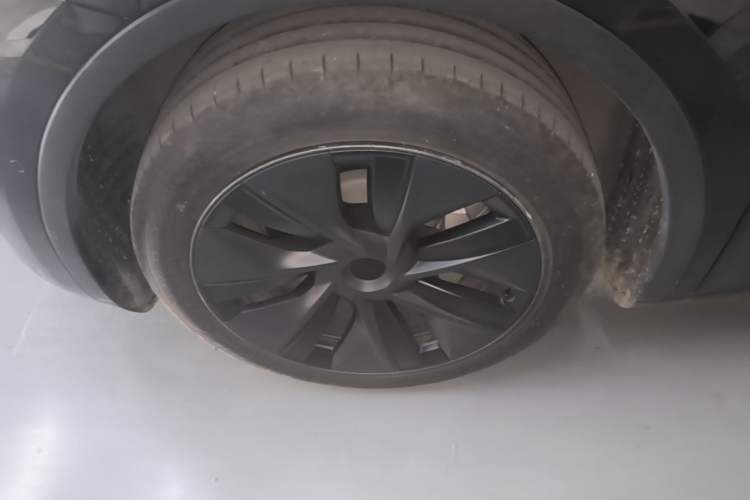 Used Tesla Model Y 2023 Rear-Wheel-Drive Version Left Front Wheel Hub