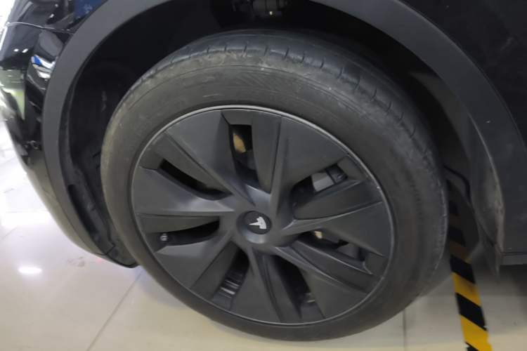 Used Tesla Model Y 2023 Rear-Wheel-Drive Version Left Front Wheel Hub