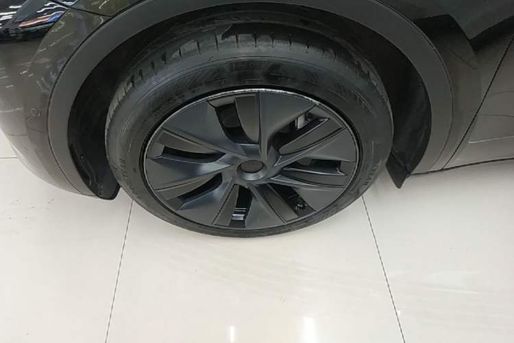 Used Tesla Model Y 2023 Rear-Wheel-Drive Version Left Front Wheel Hub