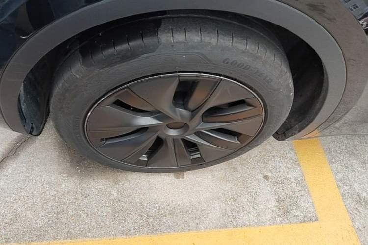 Used Tesla Model Y 2023 Rear-Wheel-Drive Version Left Front Wheel Hub