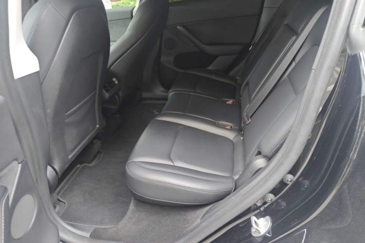 Used Tesla Model Y 2023 Long-Range All-Wheel-Drive Version Left Rear Seat