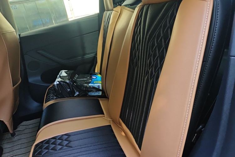 Used Tesla Model Y 2023 Long-Range All-Wheel-Drive Version Left Rear Seat