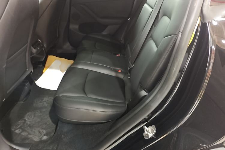 Used Tesla Model Y 2023 Long-Range All-Wheel-Drive Version Left Rear Seat