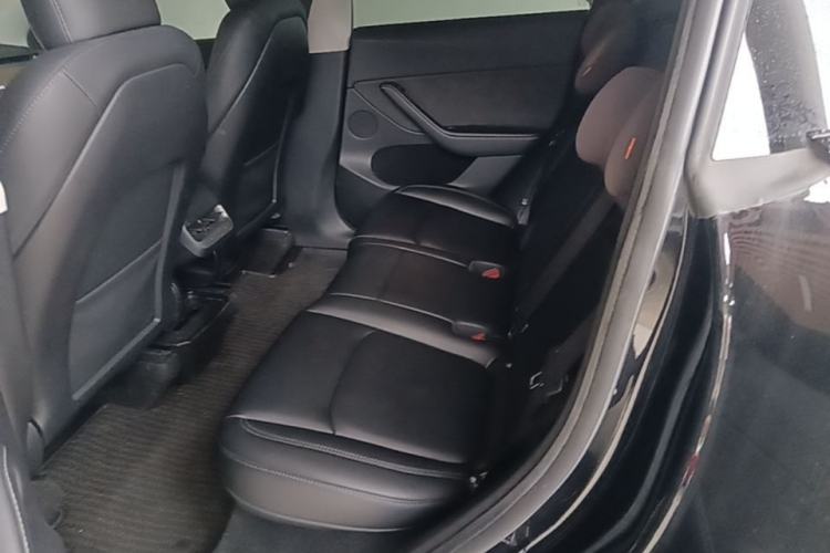 Used Tesla Model Y 2023 Long-Range All-Wheel-Drive Version Left Rear Seat