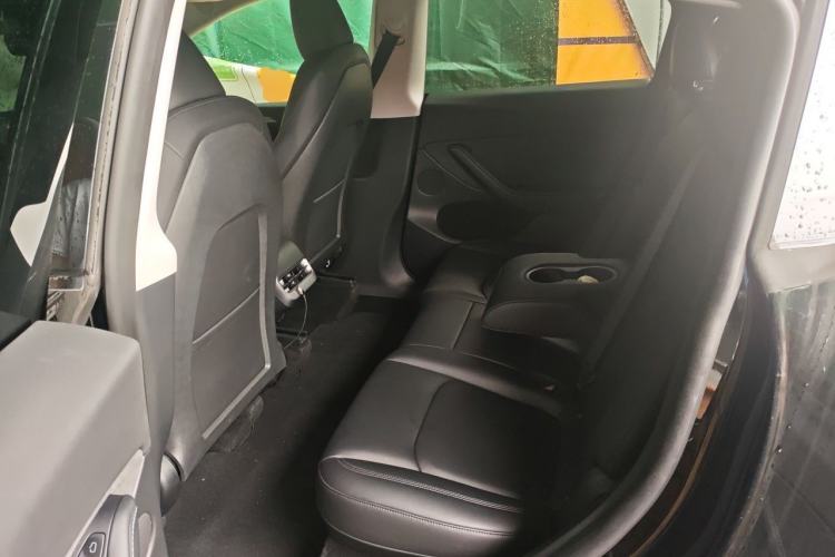 Used Tesla Model Y 2023 Long-Range All-Wheel-Drive Version Left Rear Seat