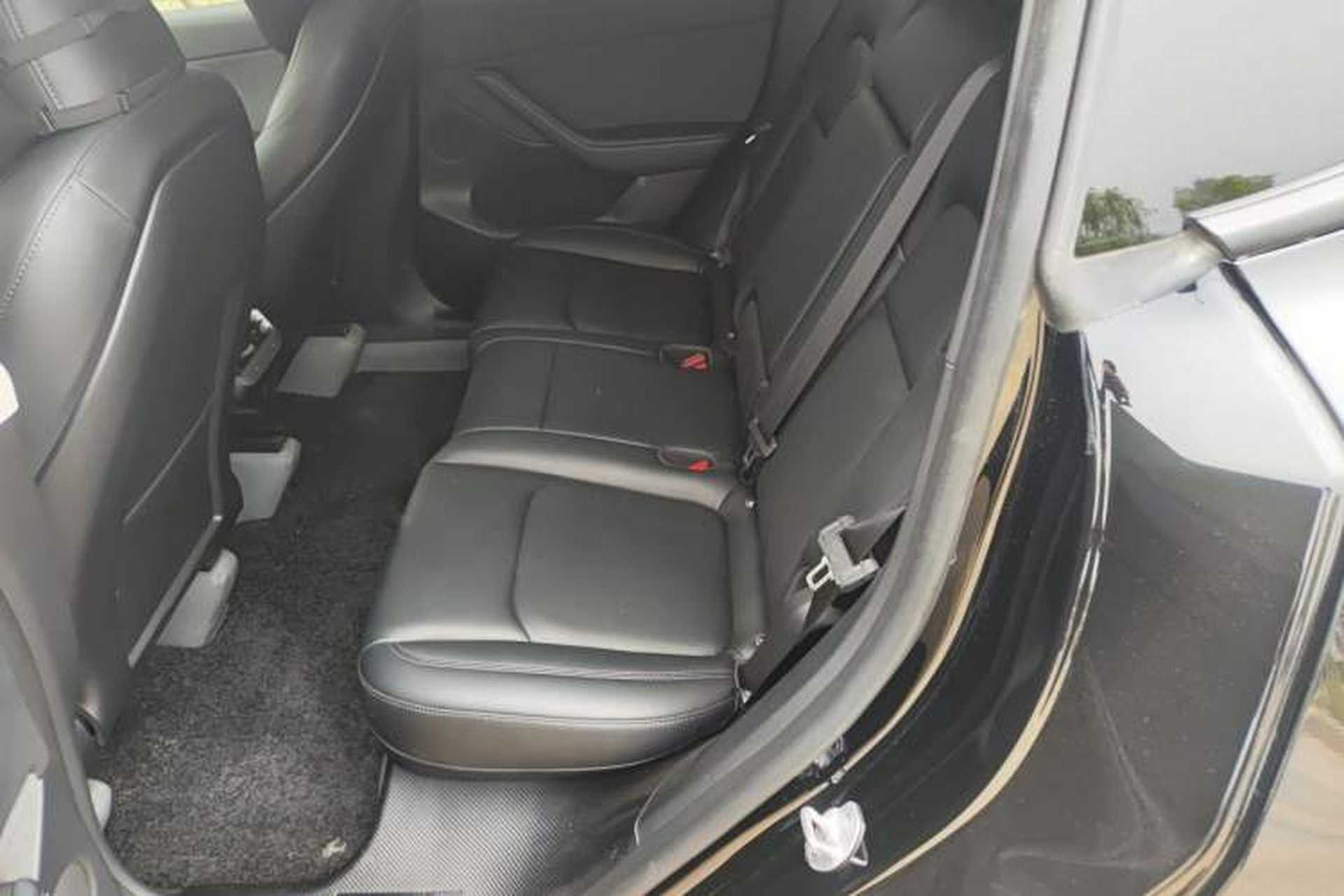 Used Tesla Model Y 2023 High-Performance All-Wheel-Drive Version Left Rear Seat
