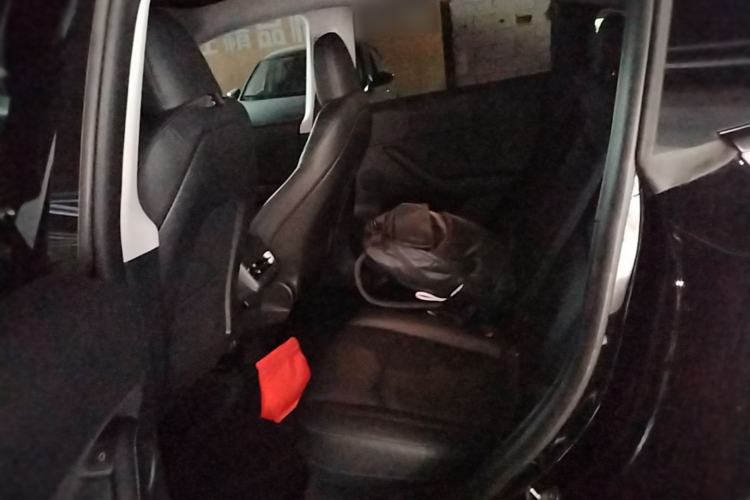 Used Tesla Model Y 2023 Long-Range All-Wheel-Drive Version Left Rear Seat