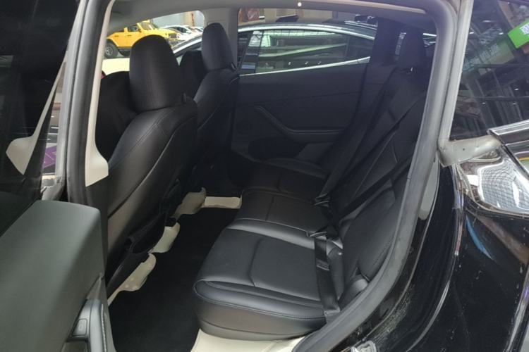 Used Tesla Model Y 2023 Long-Range All-Wheel-Drive Version Left Rear Seat