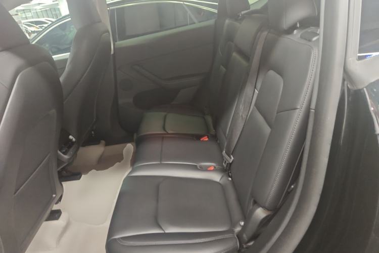 Used Tesla Model Y 2023 Long-Range All-Wheel-Drive Version Left Rear Seat