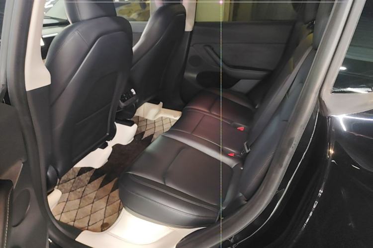 Used Tesla Model Y 2023 Long-Range All-Wheel-Drive Version Left Rear Seat