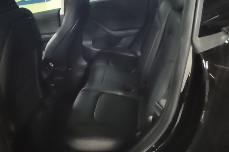 Used Tesla Model Y 2023 Long-Range All-Wheel-Drive Version Left Rear Seat