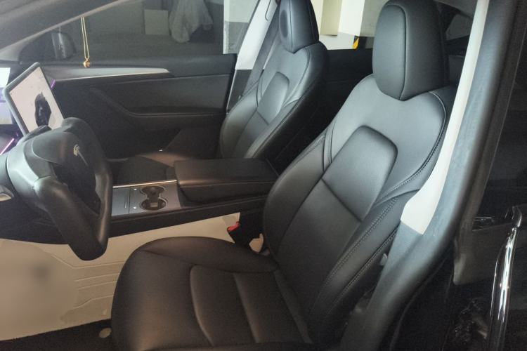 Used Tesla Model Y 2023 Long-Range All-Wheel-Drive Version Left Rear Seat