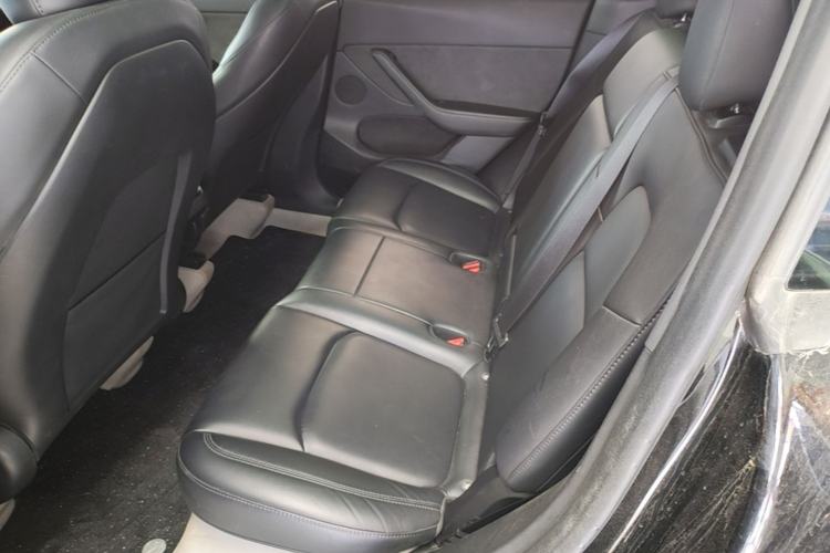 Used Tesla Model Y 2023 Long-Range All-Wheel-Drive Version Left Rear Seat