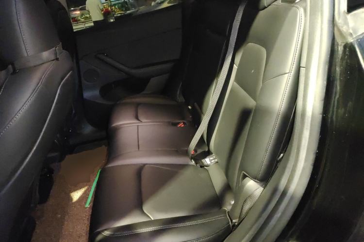 Used Tesla Model Y 2023 Long-Range All-Wheel-Drive Version Left Rear Seat