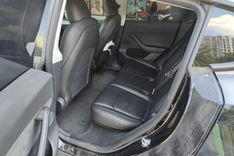 Used Tesla Model Y 2023 High-Performance All-Wheel-Drive Version Left Rear Seat