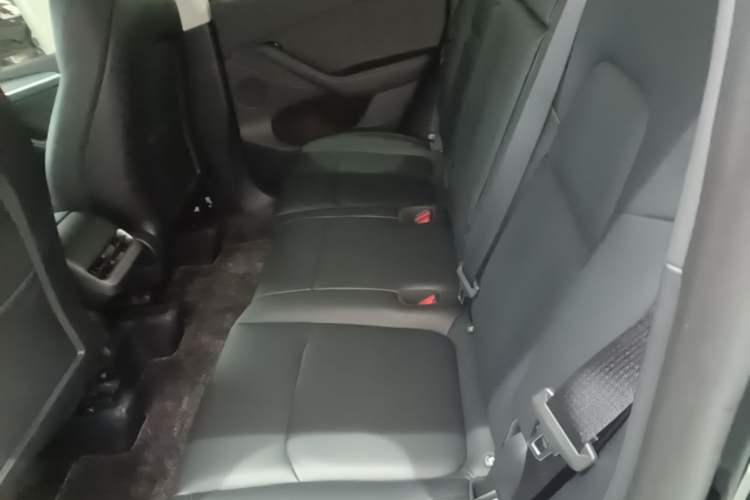 Used Tesla Model Y 2023 Long-Range All-Wheel-Drive Version Left Rear Seat