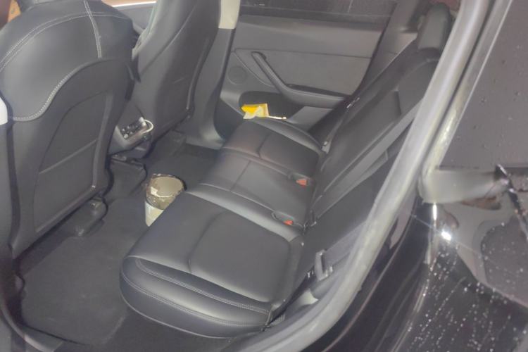 Used Tesla Model Y 2023 Long-Range All-Wheel-Drive Version Left Rear Seat