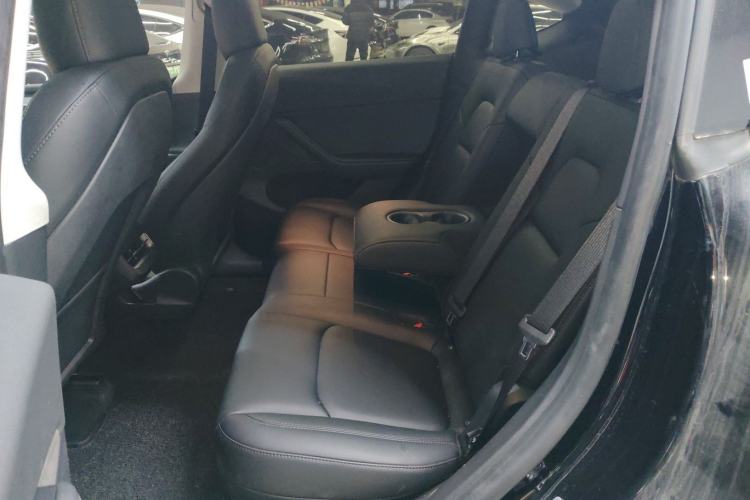 Used Tesla Model Y 2023 Long-Range All-Wheel-Drive Version Left Rear Seat