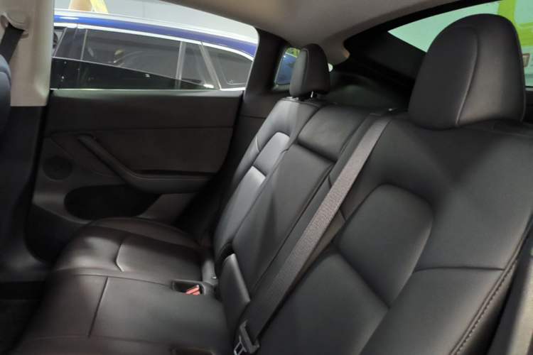 Used Tesla Model Y 2023 Long-Range All-Wheel-Drive Version Left Rear Seat
