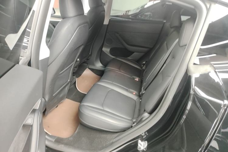 Used Tesla Model Y 2023 Long-Range All-Wheel-Drive Version Left Rear Seat