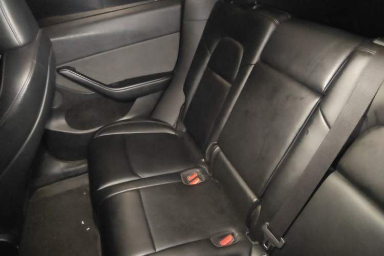 Used Tesla Model Y 2023 Long-Range All-Wheel-Drive Version Left Rear Seat