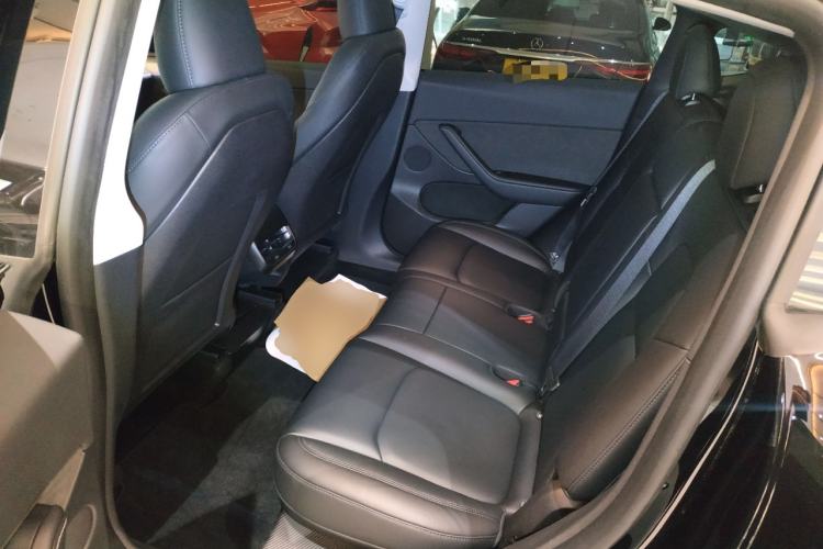 Used Tesla Model Y 2023 Long-Range All-Wheel-Drive Version Left Rear Seat