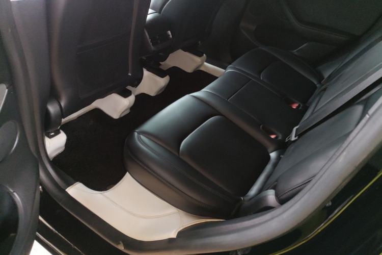 Used Tesla Model Y 2023 Long-Range All-Wheel-Drive Version Left Rear Seat