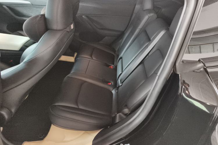 Used Tesla Model Y 2023 Long-Range All-Wheel-Drive Version Left Rear Seat