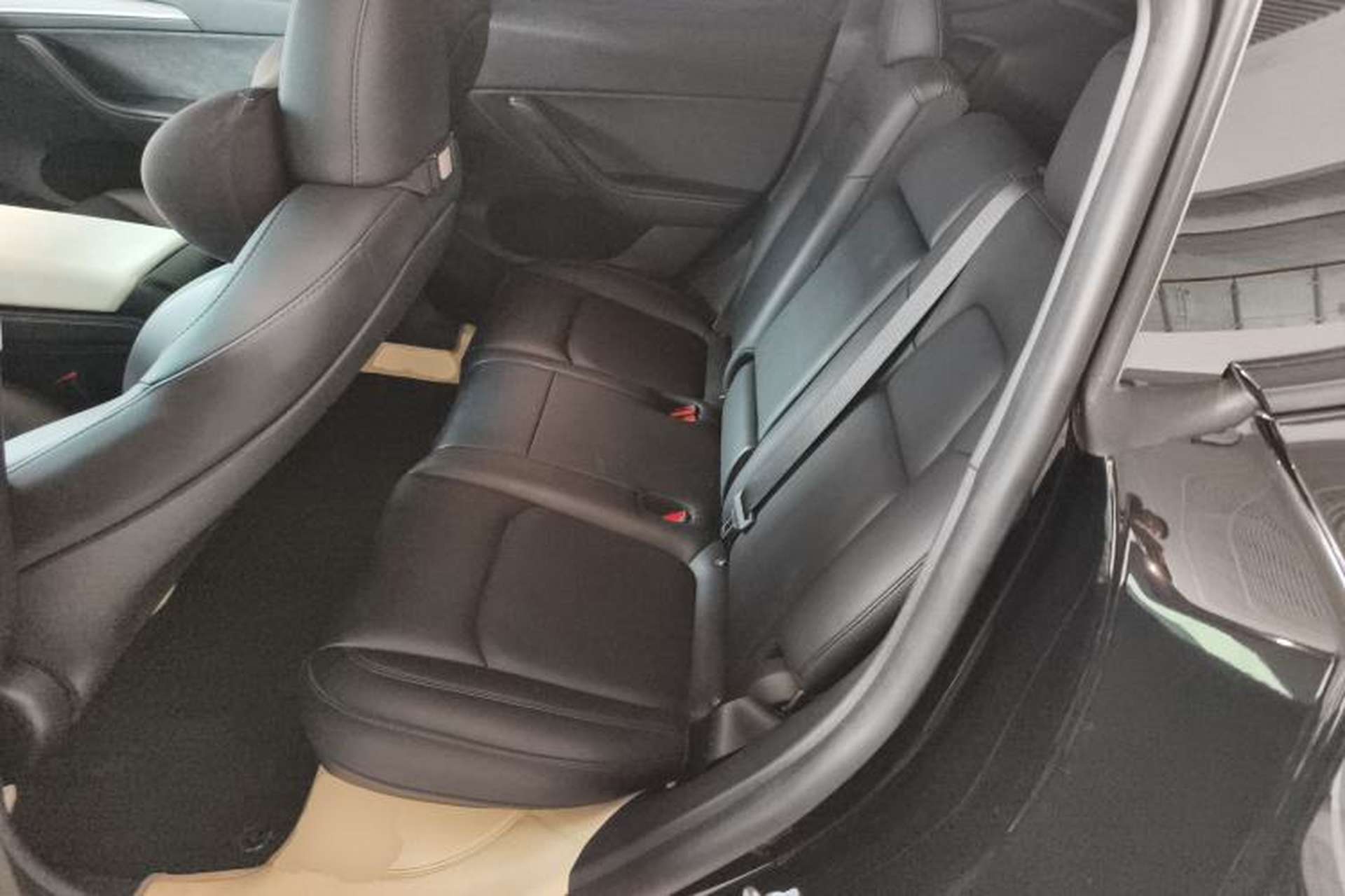 Used Tesla Model Y 2023 Long-Range All-Wheel-Drive Version Left Rear Seat