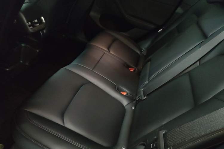 Used Tesla Model Y 2023 Long-Range All-Wheel-Drive Version Left Rear Seat