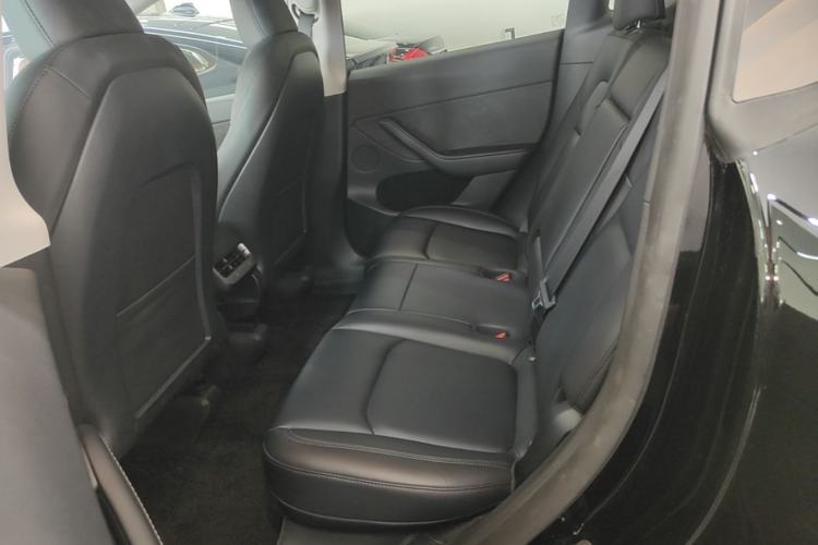 Used Tesla Model Y 2023 Long-Range All-Wheel-Drive Version Left Rear Seat