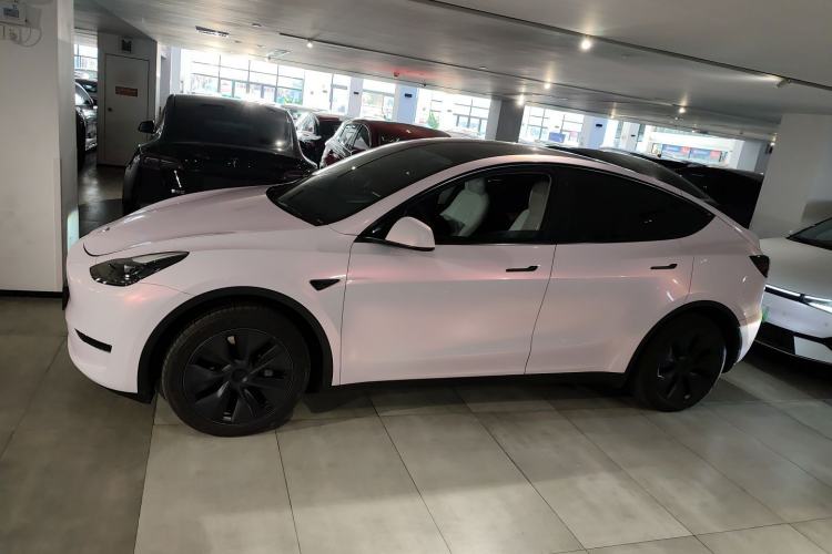 Used Tesla Model Y 2023 Long-Range All-Wheel-Drive Version Left Side