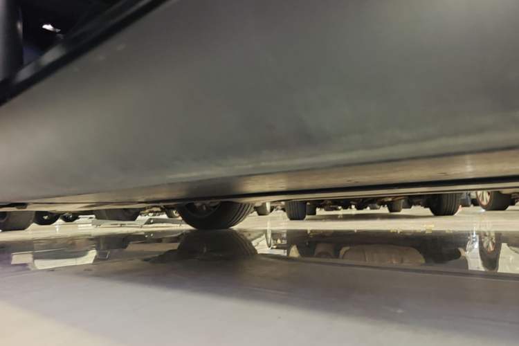 Used Tesla Model Y 2023 Rear-Wheel-Drive Version Left Side Sill