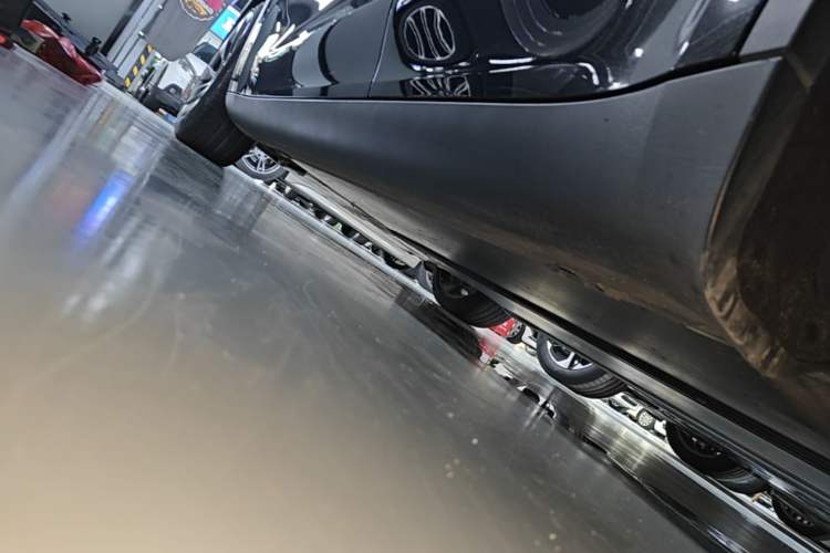 Used Tesla Model Y 2023 Long-Range All-Wheel-Drive Version Left Side Sill