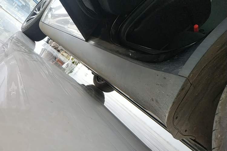 Used Tesla Model Y 2023 Rear-Wheel-Drive Version Left Side Sill