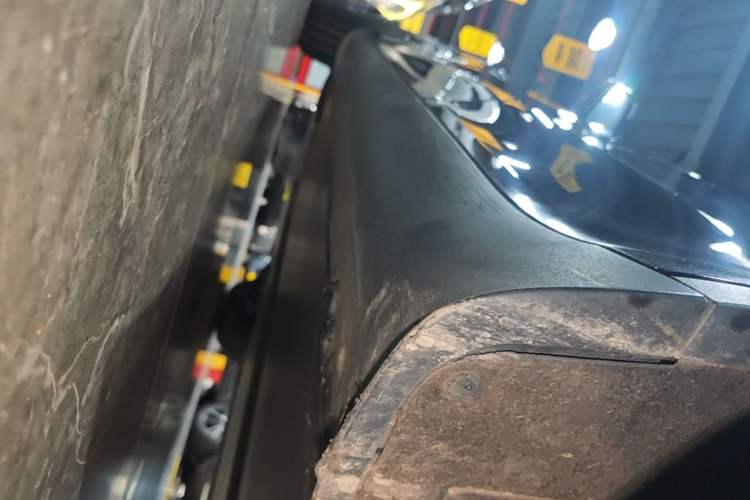 Used Tesla Model Y 2023 Rear-Wheel-Drive Version Left Side Sill