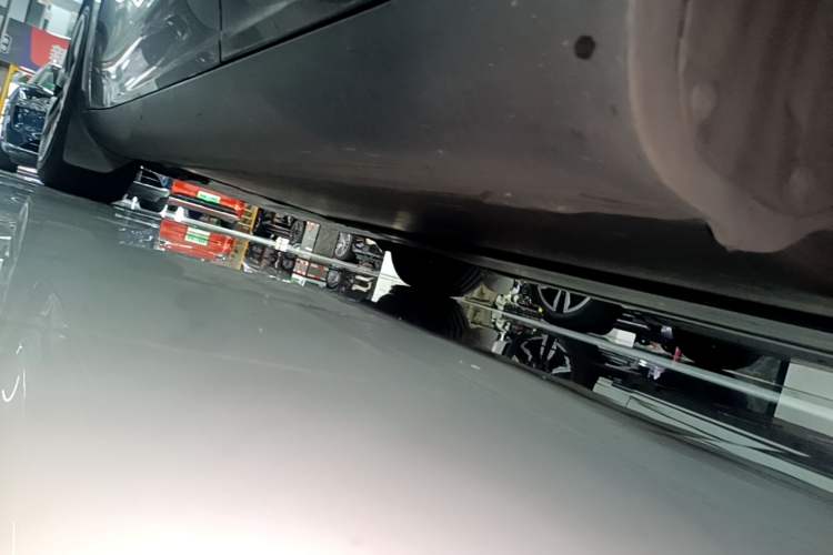 Used Tesla Model Y 2023 Rear-Wheel-Drive Version Left Side Sill