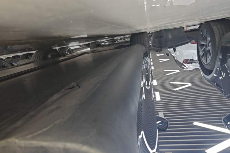Used Tesla Model Y 2023 High-Performance All-Wheel-Drive Version Left Side Sill
