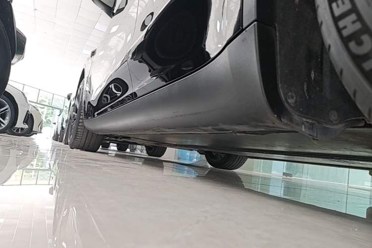 Used Tesla Model Y 2023 Rear-Wheel-Drive Version Left Side Sill