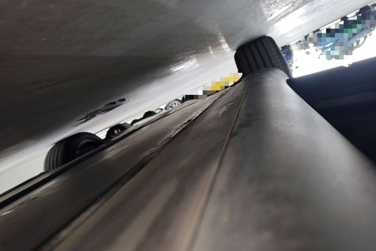 Used Tesla Model Y 2023 Long-Range All-Wheel-Drive Version Left Side Sill
