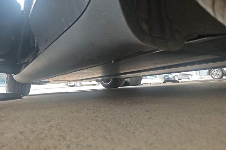 Used Tesla Model Y 2023 Long-Range All-Wheel-Drive Version Left Side Sill