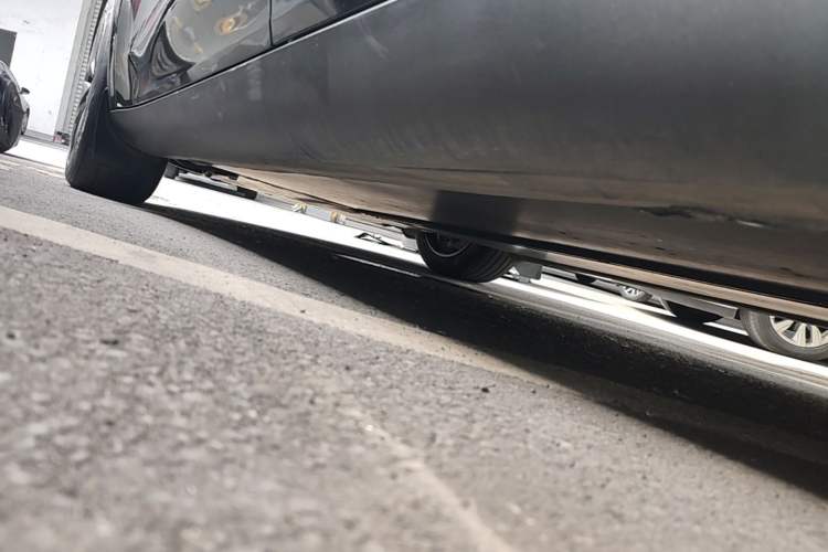 Used Tesla Model Y 2023 Rear-Wheel-Drive Version Left Side Sill
