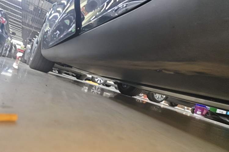 Used Tesla Model Y 2023 Rear-Wheel-Drive Version Left Side Sill