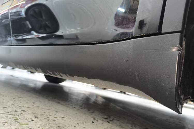 Used Tesla Model Y 2023 Rear-Wheel-Drive Version Left Side Sill